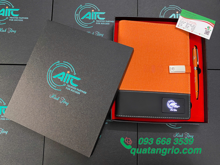 Bộ Quà Tặng Sổ Tay Đa Năng - Bút Kim Loại Khắc Logo Công Ty AITC 